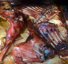 Cabrito al horno de leña en Borda Arracona, comida típica del valle de Ansó