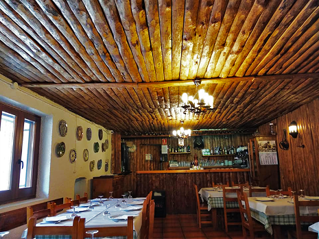 Comedor interior de Borda Arracona